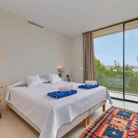 Casa De Romero By Aguilarent Willa